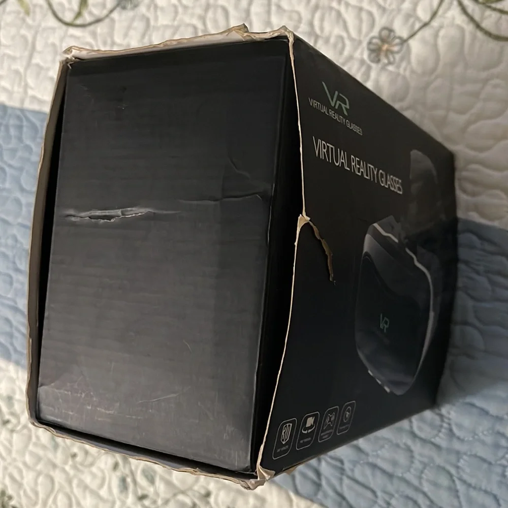 iOS/Android compatible vr headset with controller (2 AAA batteries needed)